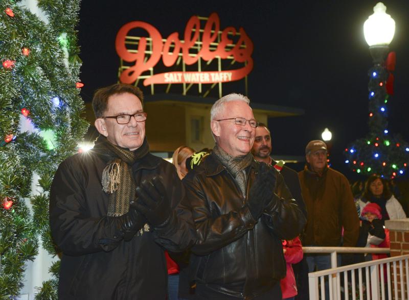 Rehoboth Beach tree lighting draws thousands Cape Gazette